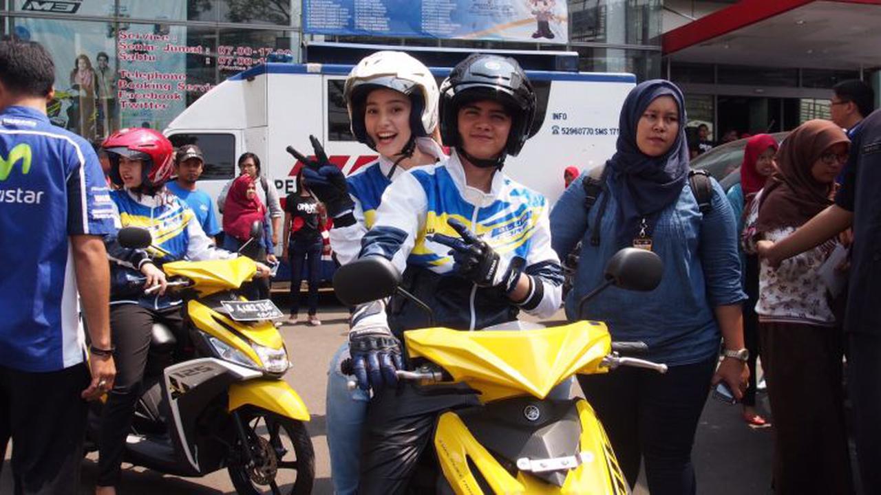 Aliando Bagi-bagi Yamaha Mio M3 125 di Hari Guru
