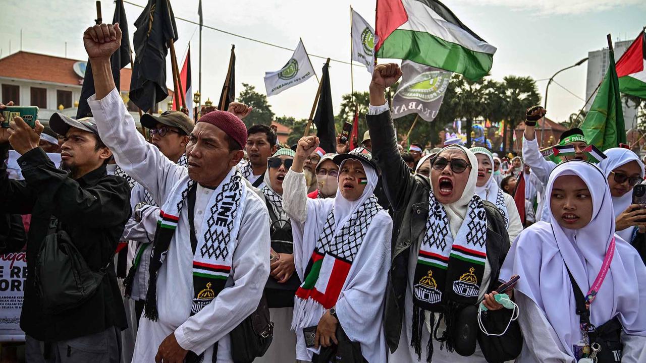 FOTO: Ribuan Warga Surabaya  Gelar Aksi Beri Dukungan kepada Warga Palestina