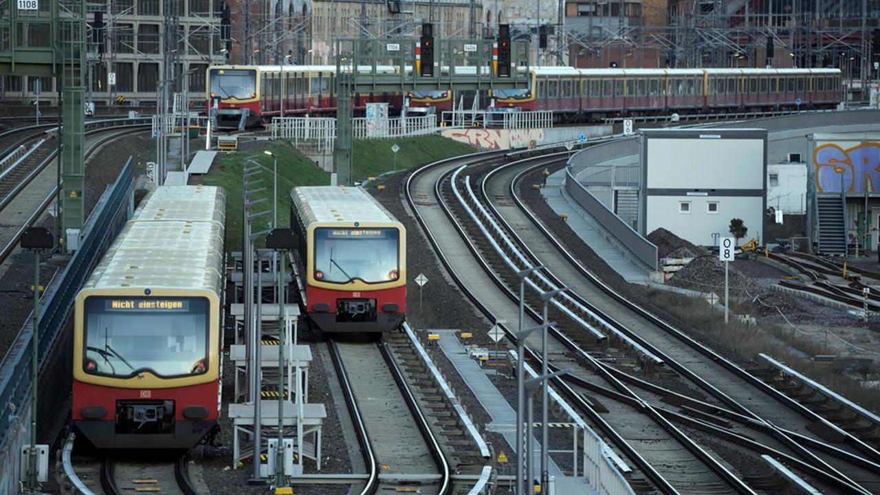 Tuntut Kenaikan Upah, Pekerja Transportasi Umum di Jerman Mogok Massal