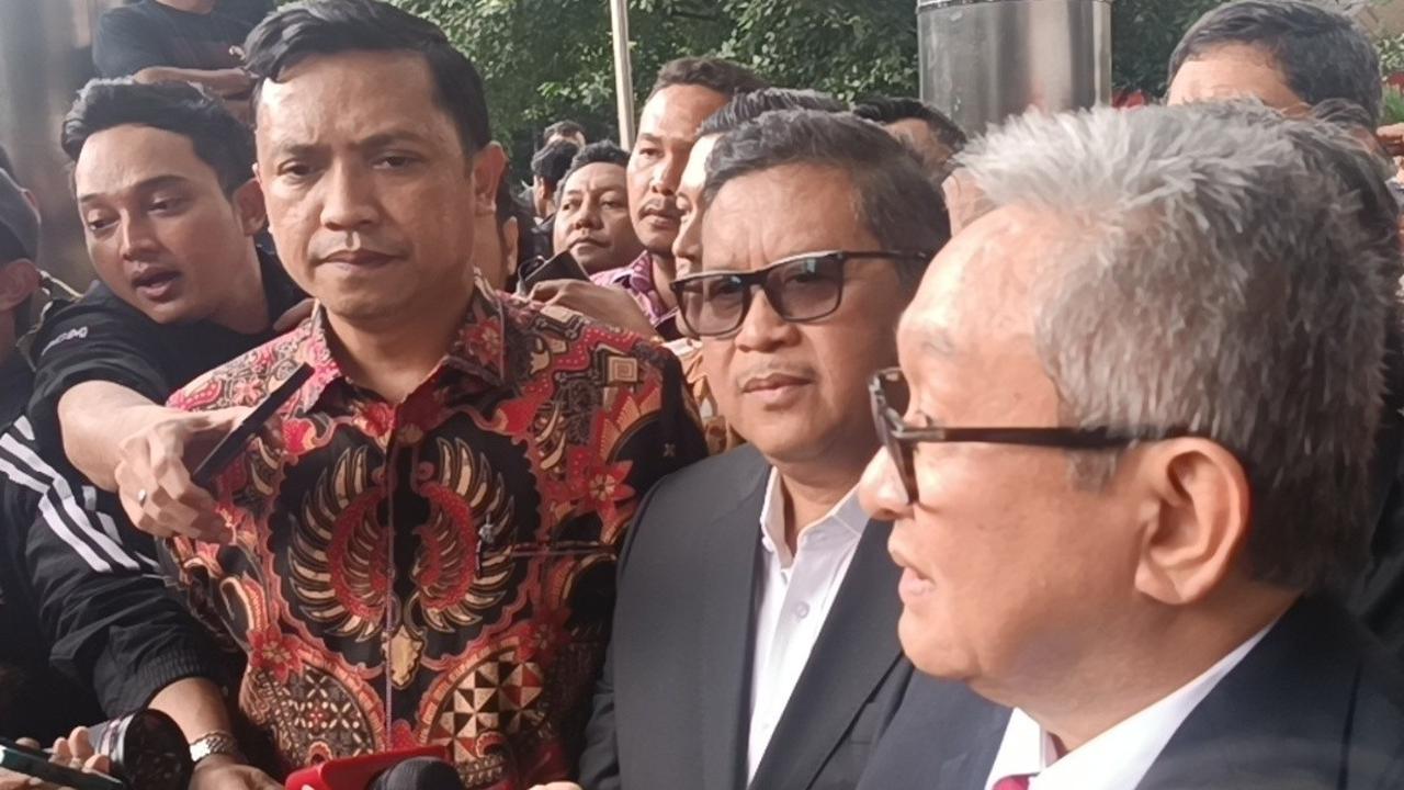 VIDEO: Salam Metal Relawan Kawal Ketat Hasto PDIP Usai Diperiksa, Keras Teriak 'Pulang-Pulang' di KPK