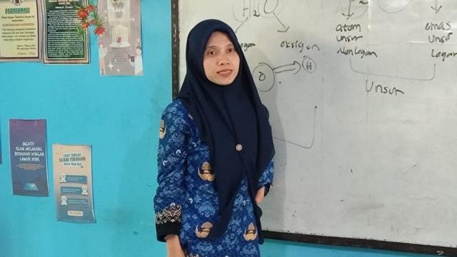 Kisah Sari Harahap, Guru MTs Penyandang Disabilitas yang Jadi Inspirasi Para Murid