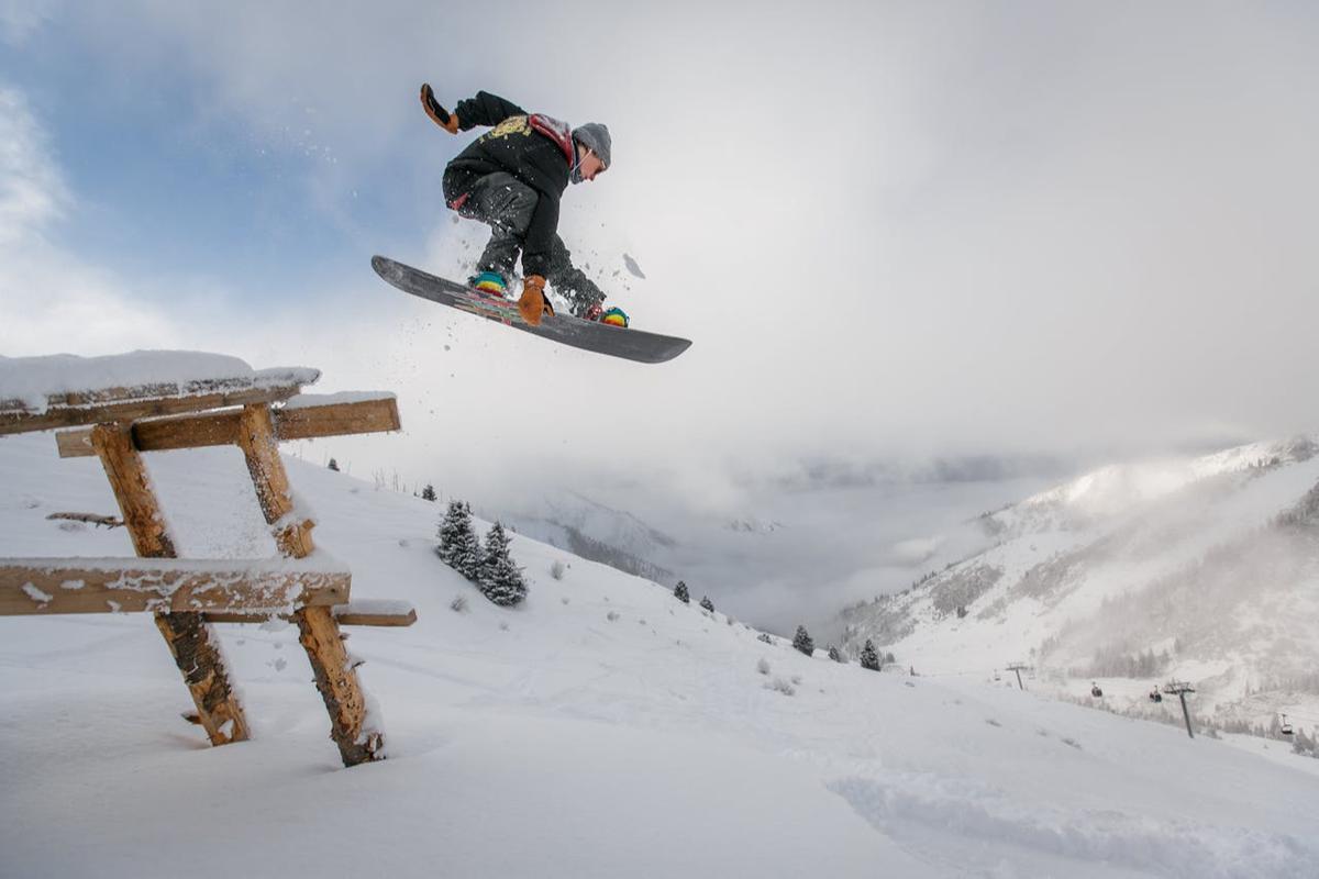 Ilustrasi Olahraga Snowboarding