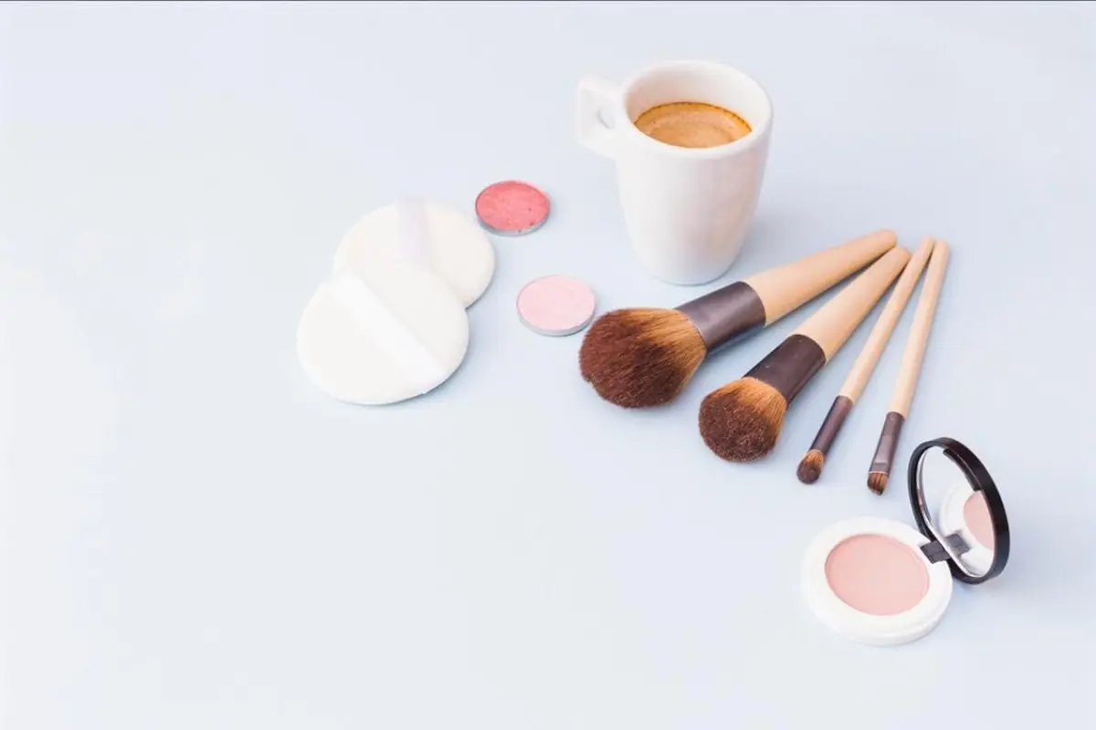 Kuas dan Spons Makeup Kotor? Begini Cara Membersihkannya agar Tetap Awet dan Higienis! (Foto: Freepik/freepik)
