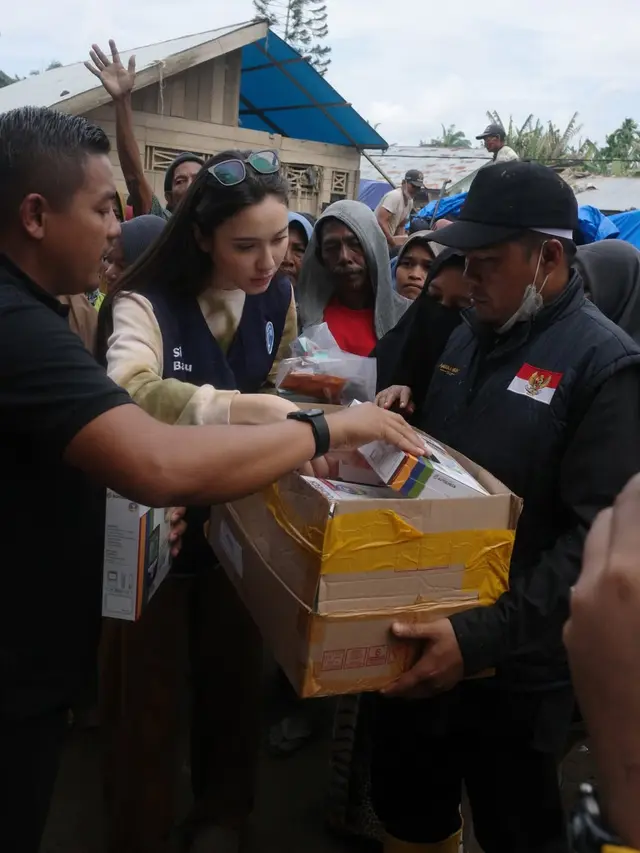 Putus dari Giorgino Abraham, Ini 6 Potret Yasmin Napper Aktif Jadi Relawan Banjir