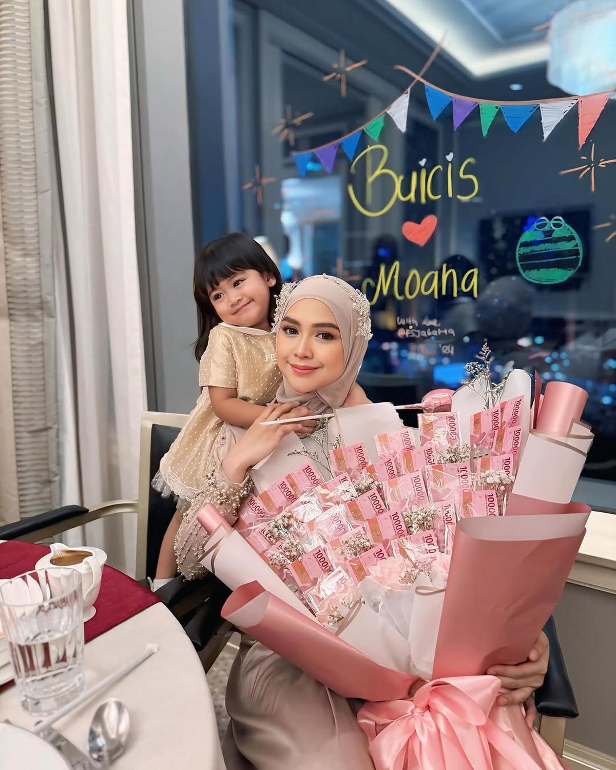 Quality Time Berdua, Ria Ricis Pilih Dinner Romantis Hanya dengan Moana