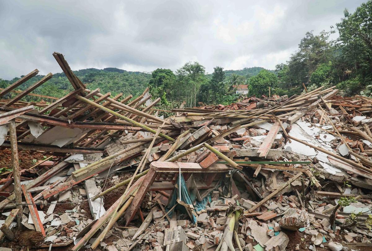 FOTO: Duka di Majenang, Longsor Telan Dua Nyawa & 21 Warga Masih Hilang