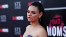 "Aku tak baca apapun tentang diriku. Aku benar-benar tak tahu gosip tentangku kecuali tentang kehamilan setahun sekali dan aku serta suamiku akan bercerai," ujar Mila Kunis. (instagram/_mila_kunis_)