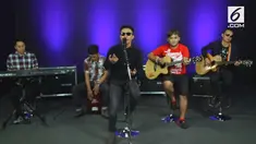Keunikan musik dan lirik A7 Band dipamerkan oleh para personelnya saat tampil di Akustik Plus.