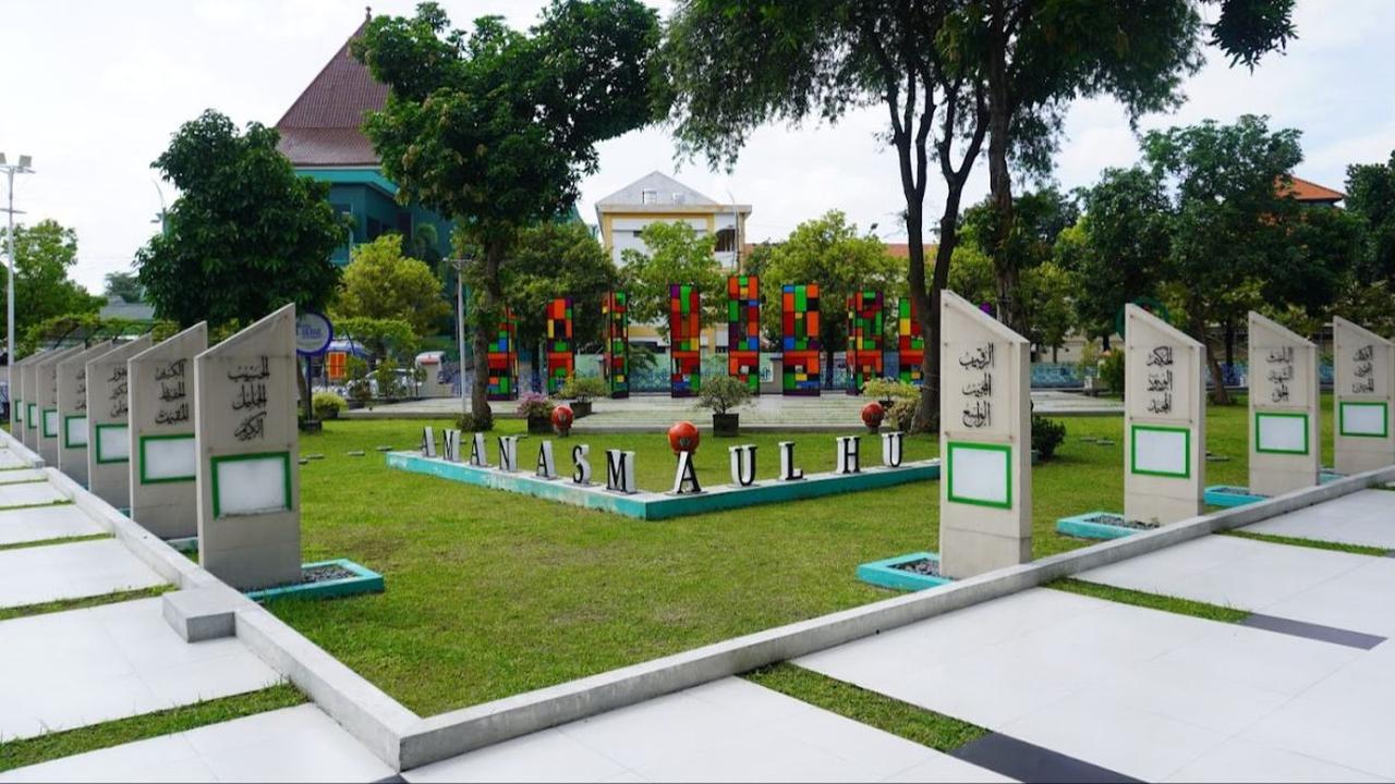 <b>Daya Tarik  Masjid Al Akbar Surabaya</b>