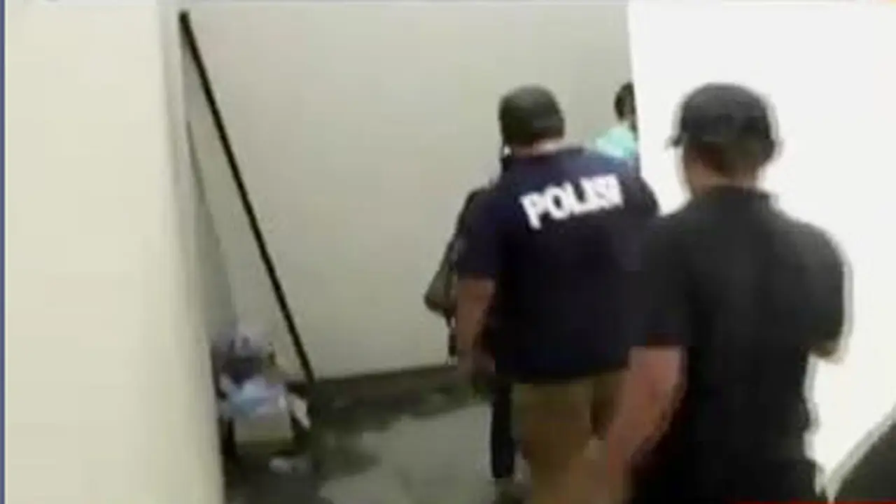 VIDEO: Polisi Olah TKP Pembunuhan Wanita Muda di Tangerang