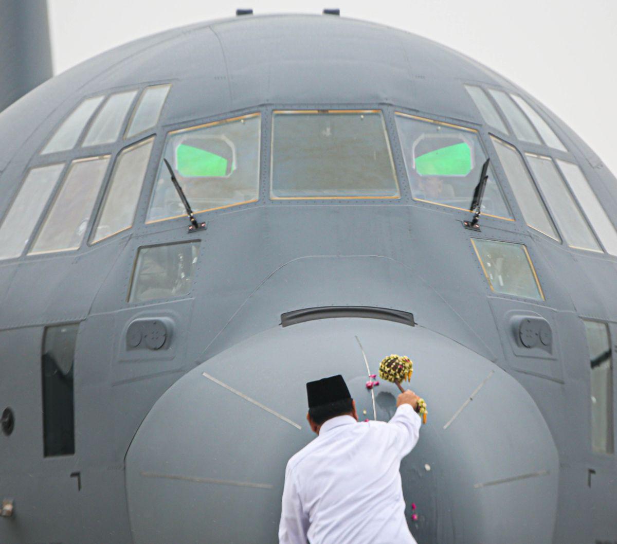 Super Hercules C-130J sudah memiliki peningkatan fitur dari tipe pendahulunya misalnya peningkatan sistem perlindungan bahan bakar, serta sistem penanganan kargo dan perbaikan sistem flight station yang lebih canggih dan sistem avionik digital terintegras