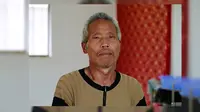 Meninggal 3 Tahun Lalu, Pria Ini Pulang dan Berlutut di Makamnya