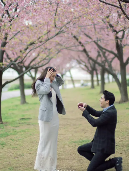 Karena untuk Maxime, value dari sosok Luna Maya Sangatlah berharga. Melalui proses pengerjaan selama tiga bulan, cincin ini bukan sekadar perhiasan, tetapi lambang dari perjalanan cinta mereka menuju babak baru kehidupan. [Foto: Instagram/ derai.studio]