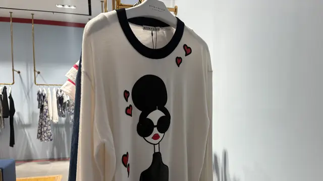 Koleksi Alice + Olivia dengan ciri khas Stacey Bendet kini hadir di Plaza Senayan. [Anisha/Fimela]