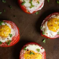 [Bintangg] Tomat Panggang Isi Telur, Camilan Malam Sehat Hari Ini