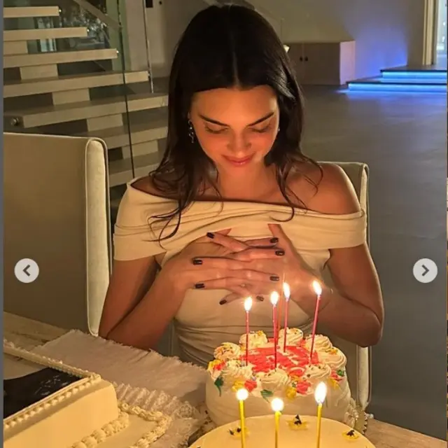 Genap 28 Tahun, Kendall Jenner Malah Dapat Ucapan Ulang Tahun ke-30 dari Kylie Jenner