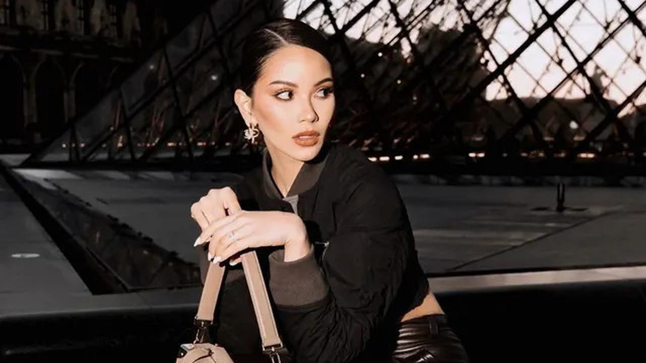 4 Gaya Elegan Alyssa Daguise di Paris Fashion Week 2024, Satu Acara dengan Lisa BLACKPINK