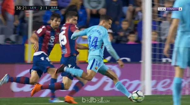 Levante memukul Barcelona dan mencetak lima gol dama tempo 56 menit hingga akhirnya meraih kemenangan 5-4 untuk akhiri rekor tak t...