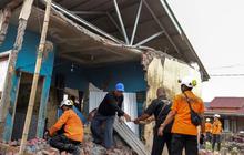 FOTO: Dahsyatnya Gempa Magnitudo 6,3 di Bengkulu: Ratusan Bangunan Rusak, 8 Roboh