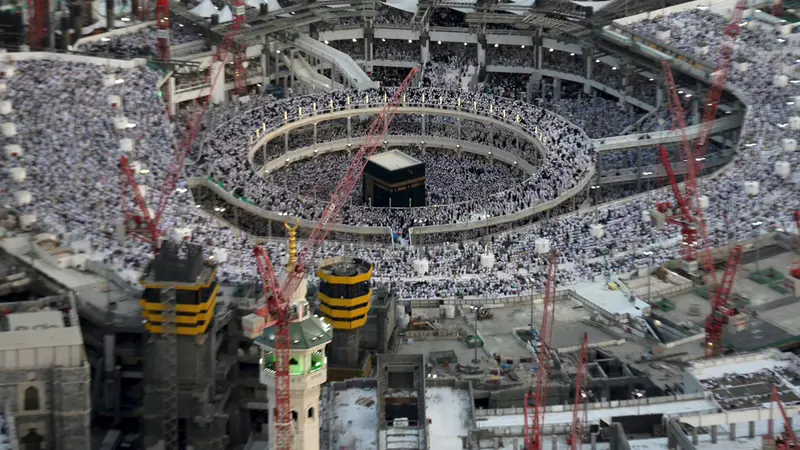 20150911-Sebuah Crane di Mekkah Jatuh dan Menimpa Jamaah, Termasuk WNI