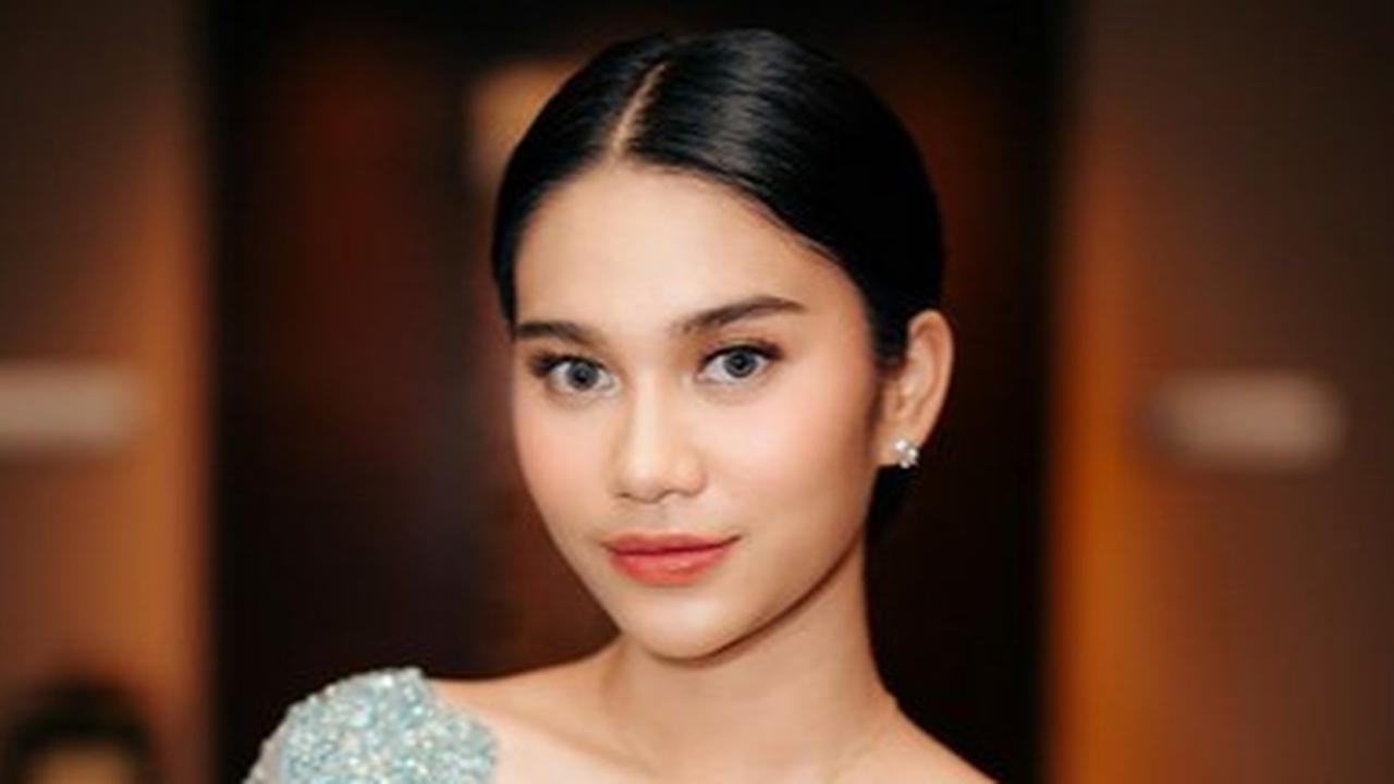 Potret Cantik Azizah Salsha Berkebaya Temani Ayah Dilantik Jadi Anggota DPR, Netizen 'Mentalnya Top