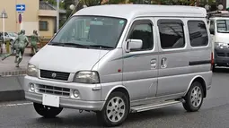 Suzuki Every merupakan minivan JDM besutan Suzuki untuk pasar Jepang. Pada masa itu, Suzuki menghadirkan Every untuk tes pasar di Indonesia. Niat awalnya, mobil ini akan menggantikan Suzuki Carry mengisi pasar minivan Indonesia. Fitur-fitur mengesankan untuk mobil di kelas ini adalah hadirnya transmisi otomatis, single airbag, hingga sunroof. Mobil ini menggunakan mesin G13B 1.300cc 4-silinder 16 katup. (Source: autoblog.net)