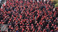 Buruh melakukan orasi menuju Istana Merdeka, Jakarta, Kamis (29/10/2015). Buruh menuntut agar Presiden Joko Widodo mencabut Peraturan Pemerintah Nomor 78 Tahun 2015 tentang Pengupahan. (Liputan6.com/Gempur M Surya)