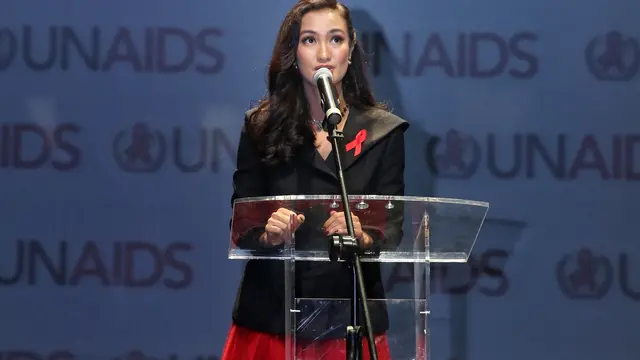 [Fimela] Atiqah Hasiholan