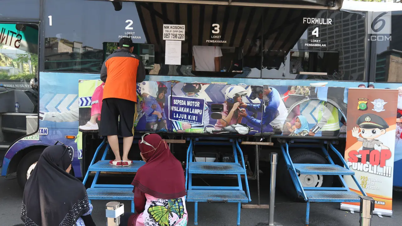 Bayar Pajak Kendaraan Saat Acara Car Free Day