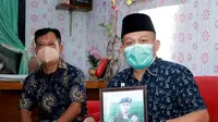 Bupati Kebumen, Arif Sugiyanto berkunjung ke rumah kru KRI Nanggala 402 yang gugur, Serda Eko. (Foto: Liputan6.com/Rudal Afgani Dirgantara)
