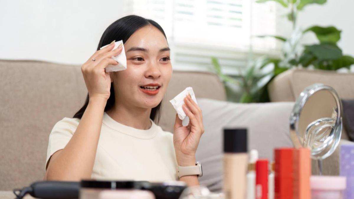 Facial Wipes Terbaik agar Wajah Tetap Segar Selama Perjalanan Panjang Balik Mudik