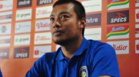 Kapten Arema FC, Hamka Hamzah, pada sesi konferensi pers menjelang laga melawan PSS Sleman, Senin (23/9/2019). (Bola.com/Iwan Setiawan)