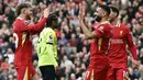 Pemain depan Liverpool, Mohamed Salah (ketiga kiri) merayakan gol bersama Harvey Elliott pada pekan ke-28 Premier League musim 2024/2025 saat melawan Southampton di Stadion Anfield, Inggris pada 8 Maret 2025. (Paul ELLIS/AFP)