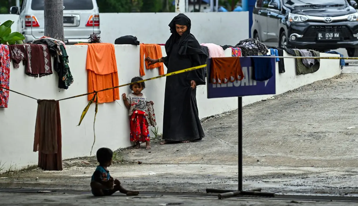Saat ini belum adanya informasi resmi kemana mereka selanjutnya akan dibawa atau ditampung oleh Pemerintah Aceh. (CHAIDEER MAHYUDDIN/AFP)