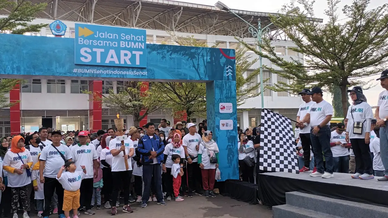 Ribuan masyarakat di emapt kota menyambut gembira sekaligus meramaikan kegiatan jalan sehat Bersama BUMN yang digelar oleh PT Pupuk Indonesia (Persero)