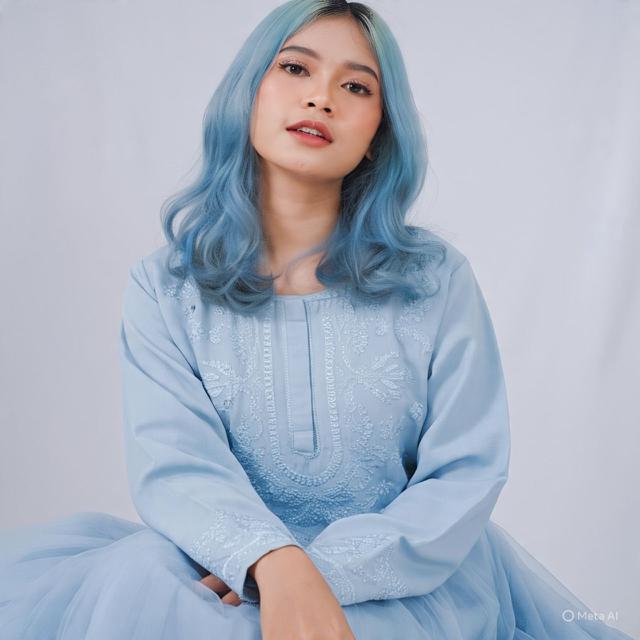 15 Inspirasi Cat Rambut Warna Biru yang Bikin Penampilanmu Makin Stunning