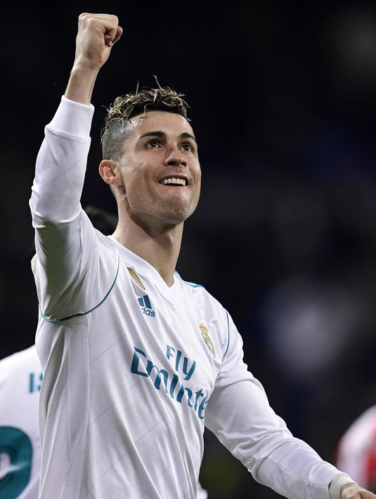4. Cristiano Ronaldo - Memiliki gaji selangit dan mempunyai bisnis kelas. Lantas membuat CR7 membeli pesawat jet termahal di dunia yaitu Gulfstream G650 Value bermahar 65 Juta Dolar. (AFP/Javier Soriano)