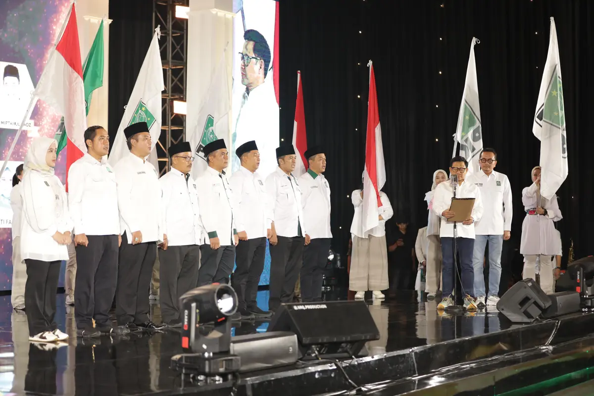 Ketua Umum Partai Kebangkitan Bangsa (PKB) Abdul Muhaimin Iskandar mengukuhkan delapan kader PKB terpilih dalam Pemilihan Kepala Daerah (Pilkada) menjadi pengurus DPW PKB Jawa Barat (Istimewa)
