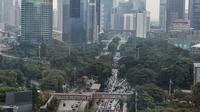 Ratusan kendaraan terjebak kemacetan di kawasan Sudirman, Jakarta, Jumat (10/2/2023). Badan Pusat Statistik (BPS) mencatat pertumbuhan ekonomi Indonesia pada kuartal IV tahun 2022 mencapai 5,31 persen secara tahunan (yoy), angka tersebut sesuai dengan target APBN 2022 yang dipatok pemerintah sebesar 5,1-5,3 persen (yoy). (Liputan6.com/Angga Yuniar)
