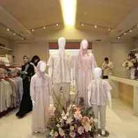 Koleksi busana Lebaran sarimbit dari Ria Miranda