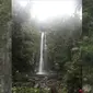 Taludaa merupakan air terjun yang terletak 65 kilometer dari pusat Kota Gorontalo. (Liputan6.com/Arfandi Ibrahim)