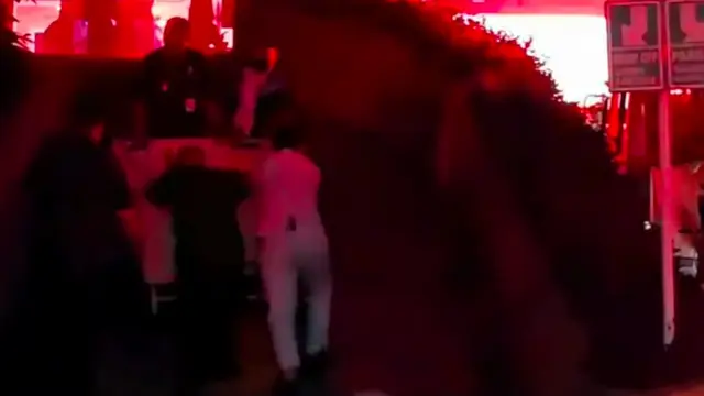 Puluhan pasien dievakuasi akibat kebakaran di Rumah Sakit (RS) Hermina Kampung Melayu, Jatinegara, Jakarta Timur (Jaktim), pada Rabu pagi sekitar pukul 05.00 WIB.