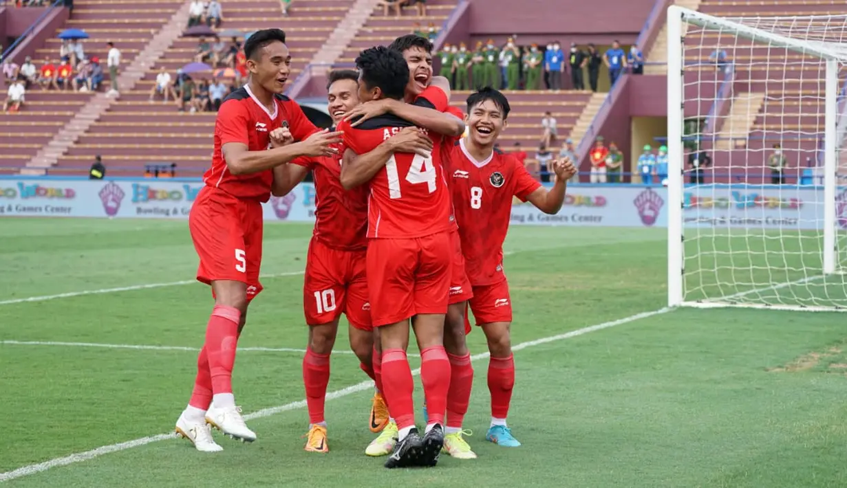 Penyerang Timnas Indonesia U-23, Muhammad Ridwan berselebrasi usai mencetak gol ke gawang Filipina pada laga lanjutan Grup A SEA Games 2021 di Stadion Viet Tri, Phu Tho, Vietnam, Jumat (13/05/2022). Indonesia menang telak atas Filipina 4-0. (Foto Dokumentasi PSSI)
