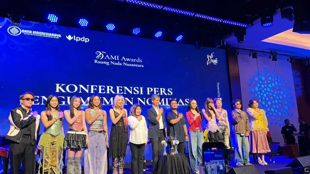 Kev NPD, MARBLES, Syaharani, Irini Dewi Wanti, Candra Darusman, Arham Ali, Naura Ayu, MARBLES, Akbar Chalay, dan Mingse dalam konferensi pers AMI Awards yang diselenggarakan di Jakarta, (21/9/2026). (Liputan6.com/Afradhiya N. R)