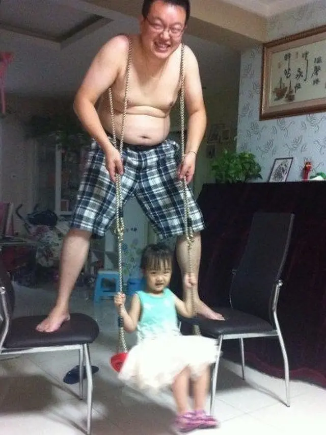 kejeniusan ayah asuh anak (foto: reddit/brightside)