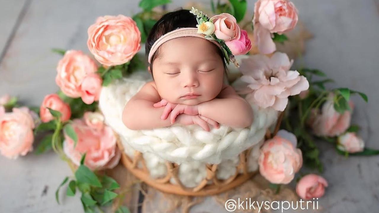 Potret Lucu dan Gemas Baby Kayya Anak Kiky Saputri Bertema Floral, Punya Wajah Cantik dari Lahir