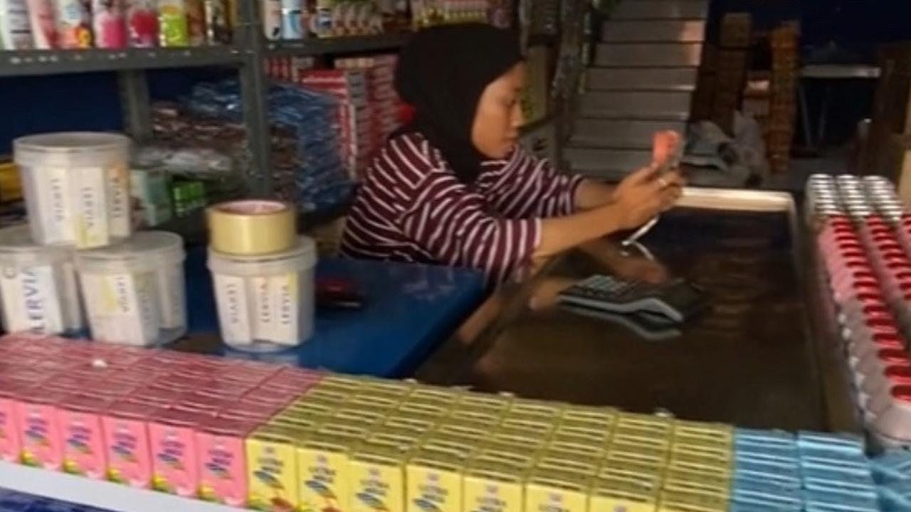 Dagangan di Toko Kelontong Ini Disusun Kelewat Rapi, Bikin Warganet Heran