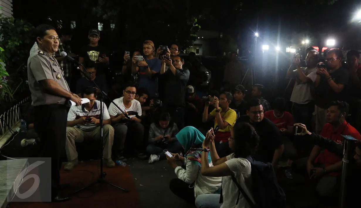 Polda Metro Jaya menetapkan Firza Husein sebagai tersangka dalam kasus konten pornografi dalam percakapan via WhatsApp yang diduga melibatkan dirinya dengan pimpinan FPI Rizieq Shihab, Jakarta, Selasa (16/5). (Liputan6.com/Johan Tallo)