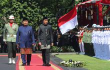FOTO: Temani Presiden Prabowo, Momen Terakhir Jokowi di Istana Sebelum Pulang ke Solo