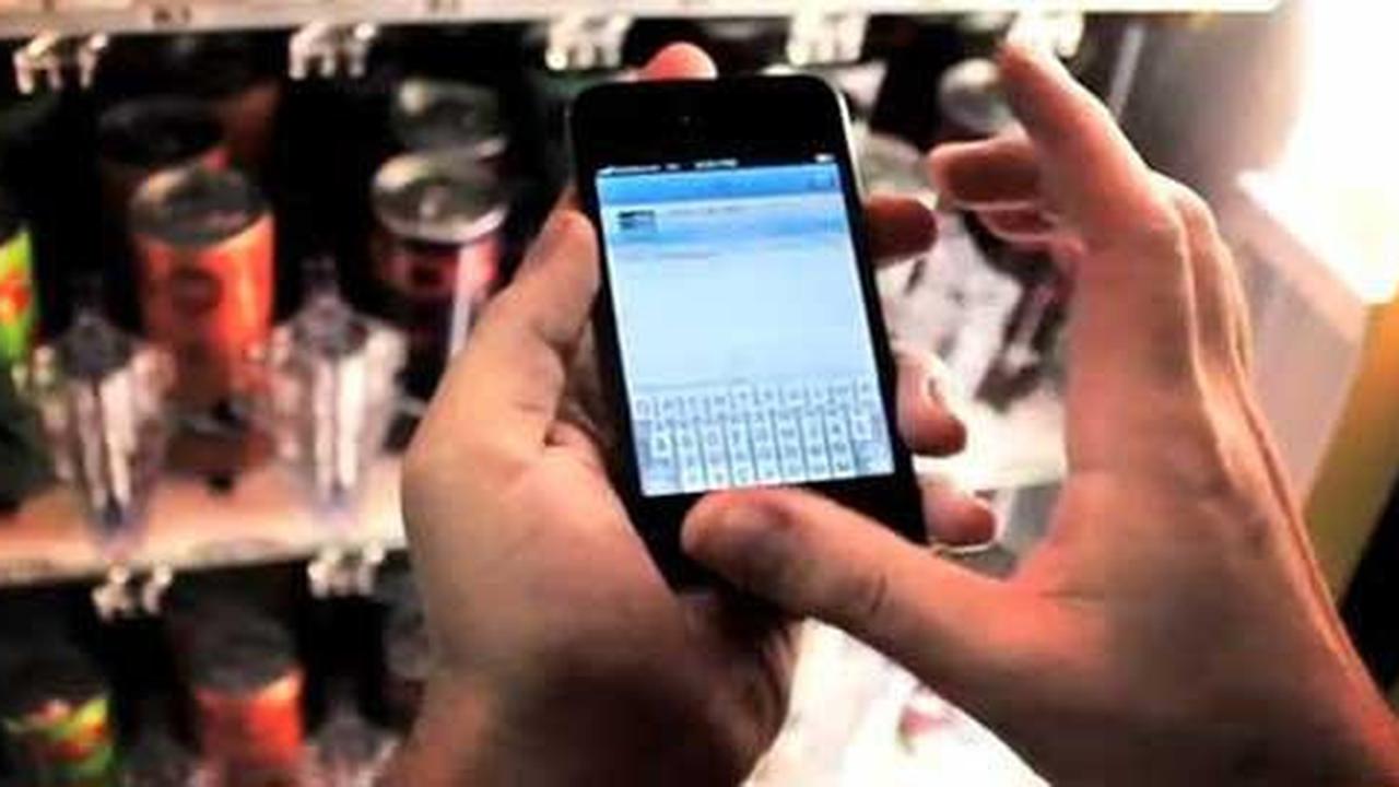 Mesin penjual otomatis yang dapat diaktifkan dengan Twitter